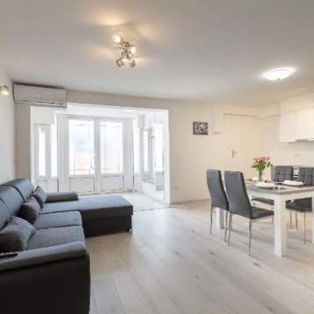Apartamento Newly Renovated App Goran Umag Exterior foto